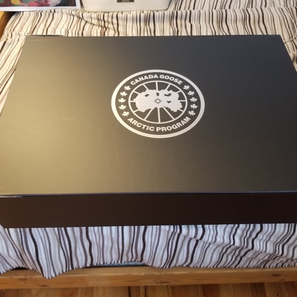 Canada Goose Gift Box - Picture 1 of 4